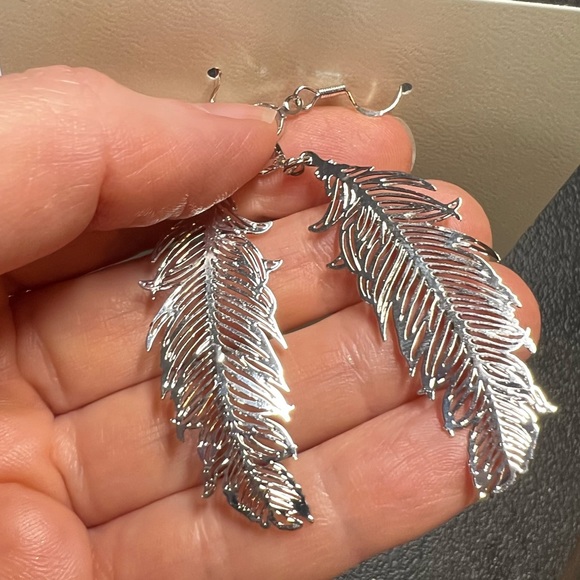 Bling Feather Earrings - Picture 6 of 10